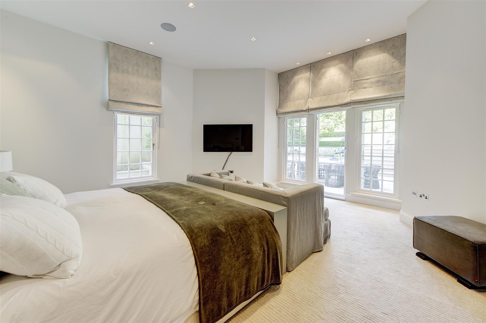 Netherhall Gardens Hampstead NW3 5RE