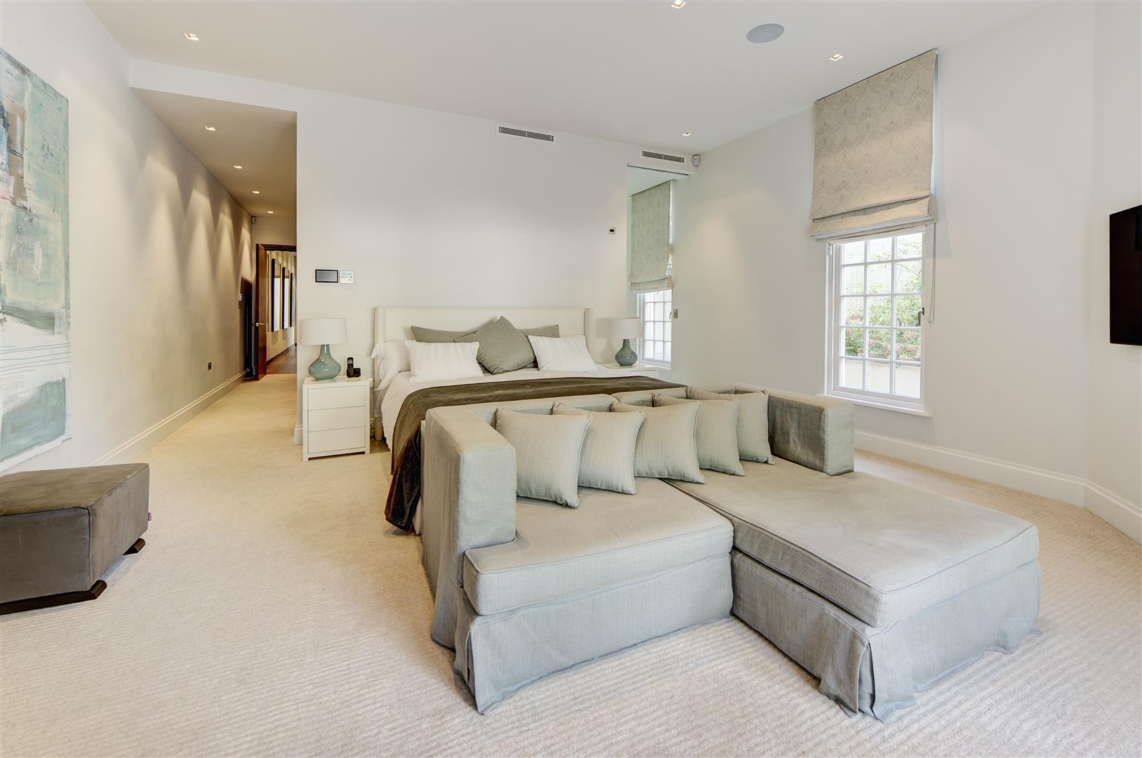 Netherhall Gardens Hampstead NW3 5RE