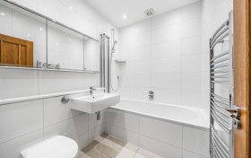 Maresfield Gardens Hampstead NW3 5SD