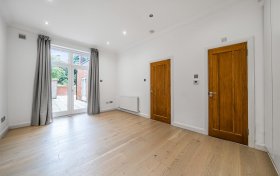 Maresfield Gardens Hampstead NW3 5SD