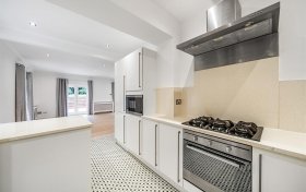 Maresfield Gardens Hampstead NW3 5SD