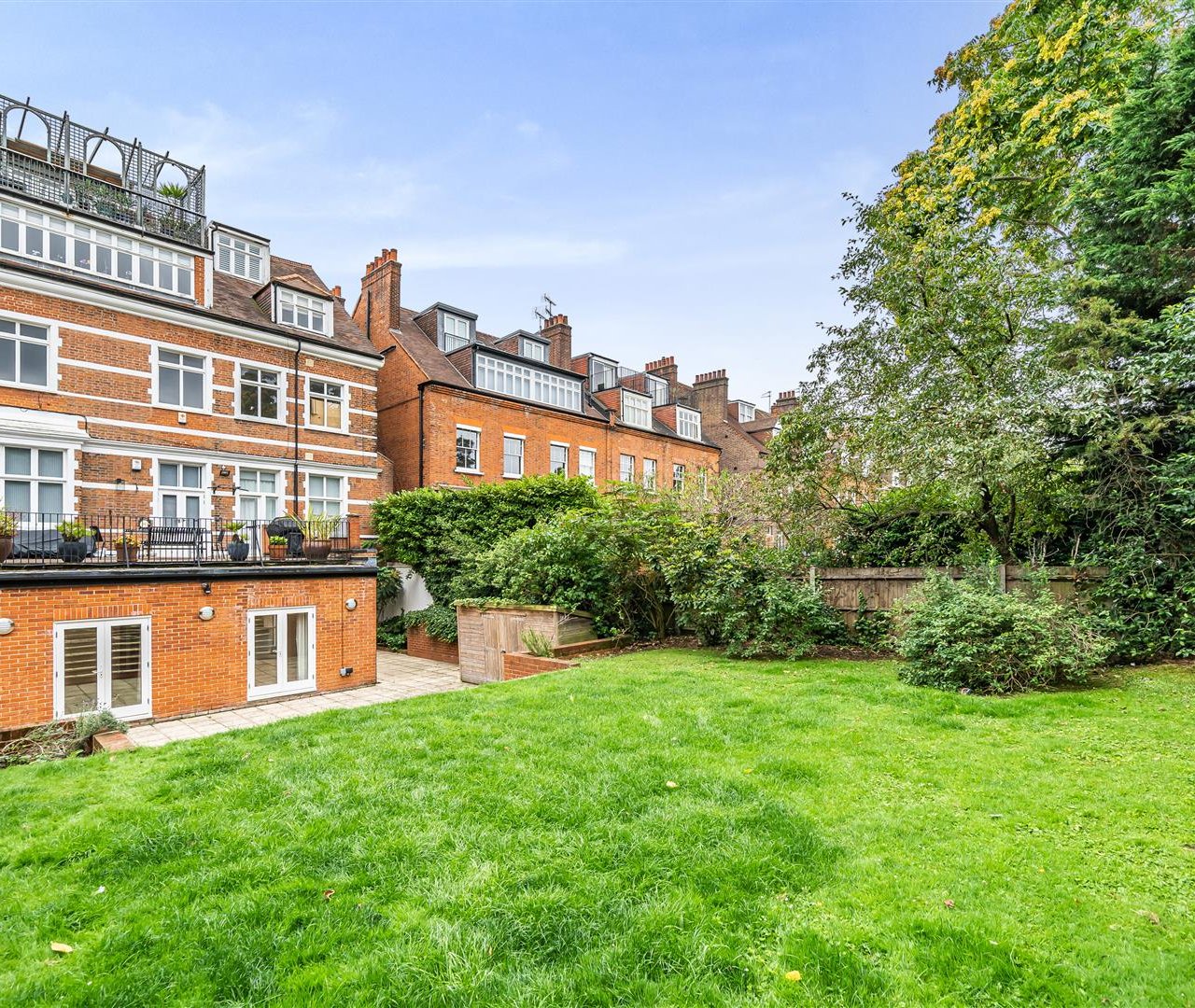 Maresfield Gardens Hampstead NW3 5SD