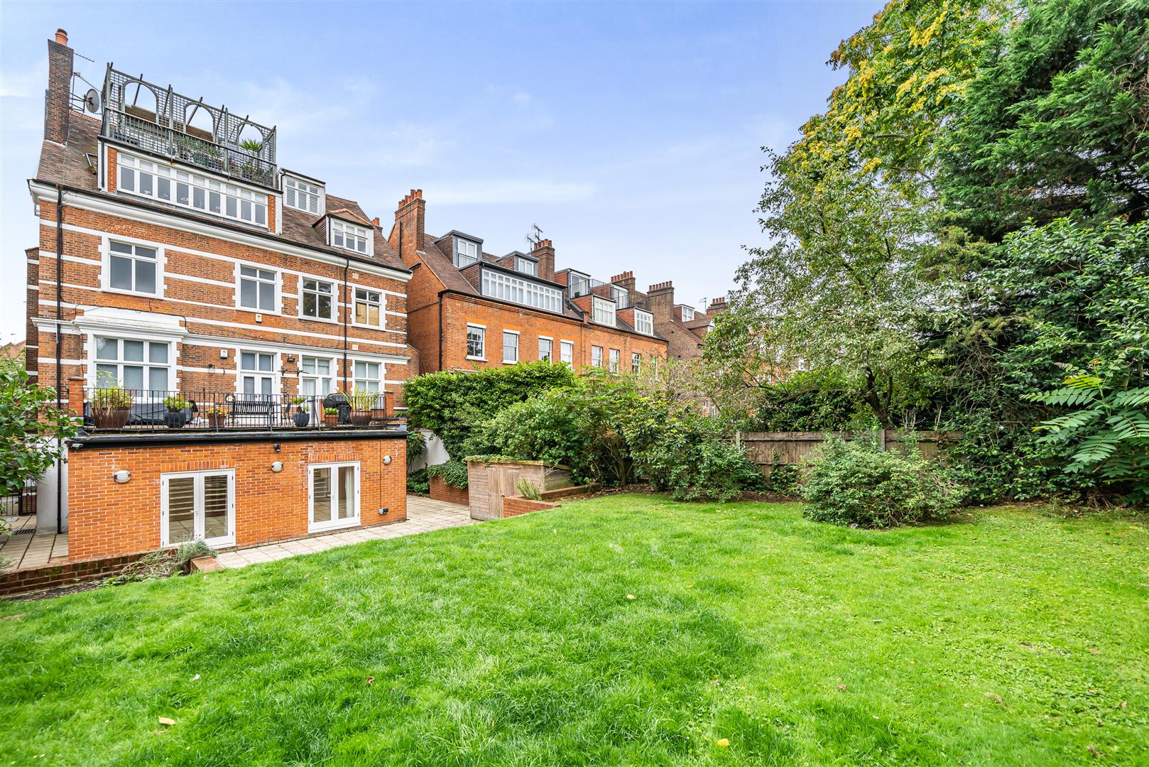 Maresfield Gardens Hampstead NW3 5SD