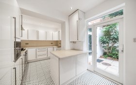 Maresfield Gardens Hampstead NW3 5SD