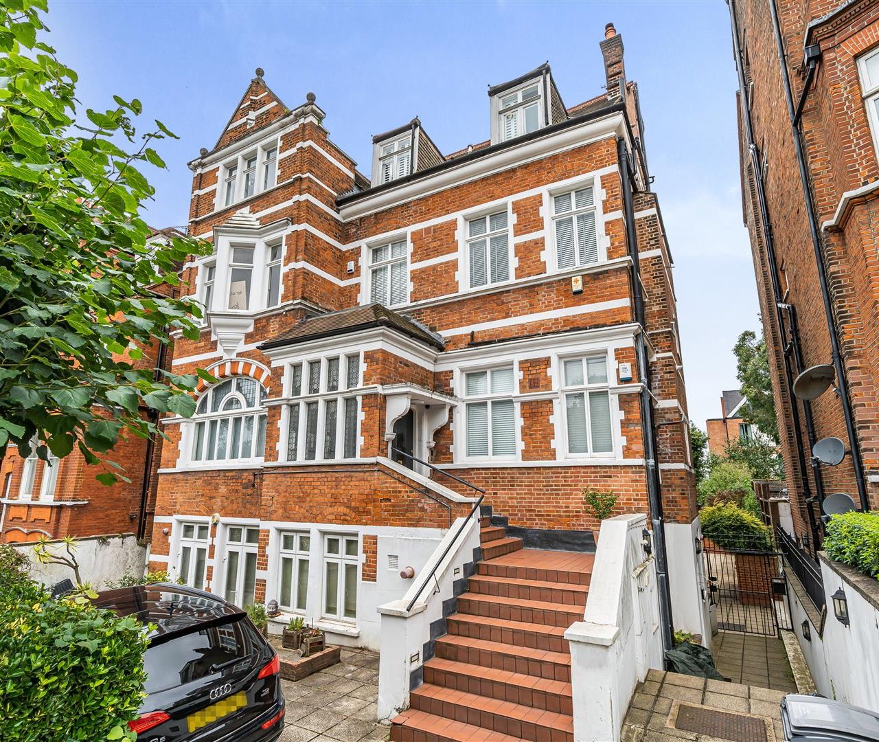 Maresfield Gardens Hampstead NW3 5SD