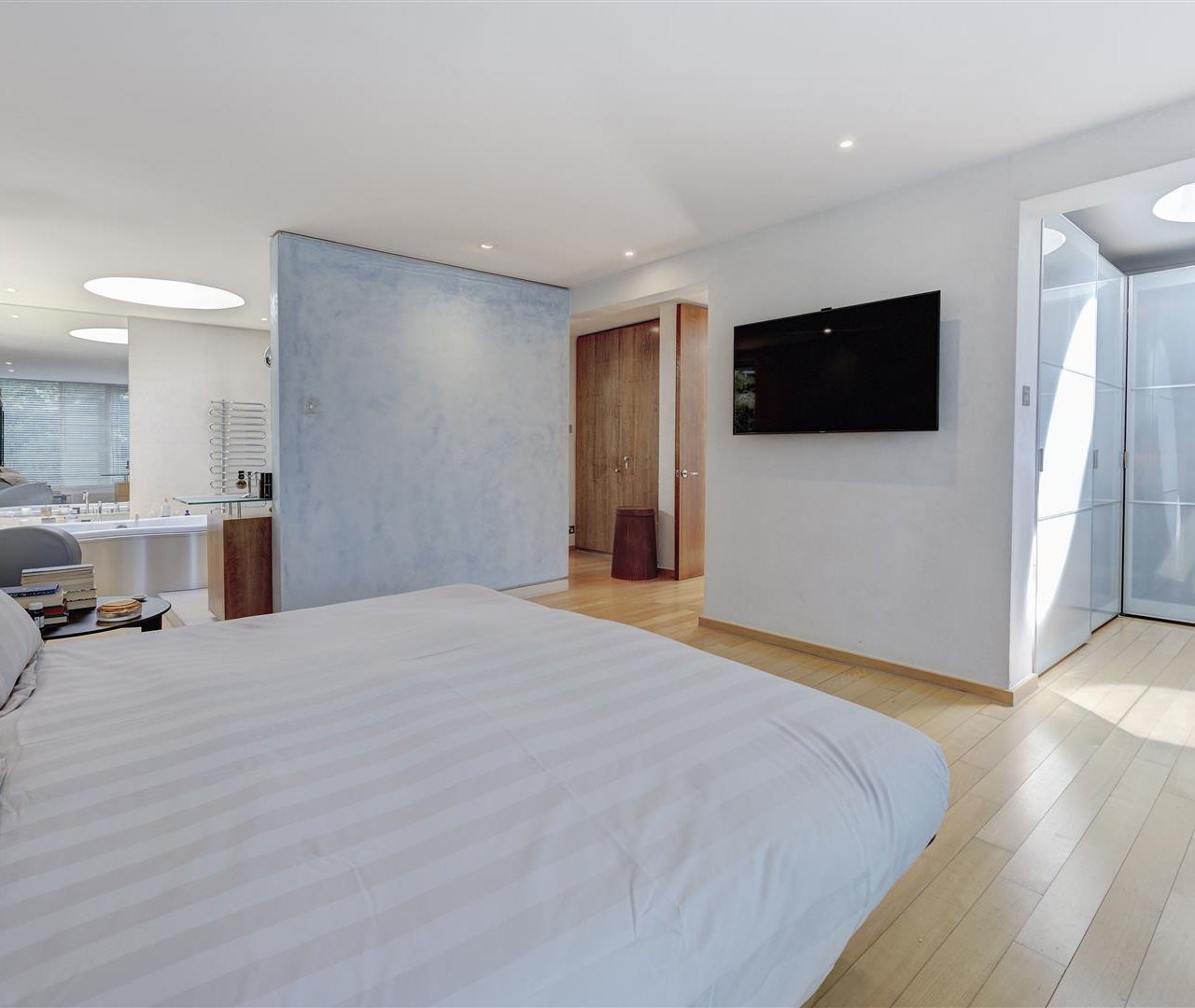 Spaniards End Hampstead NW3 7JG