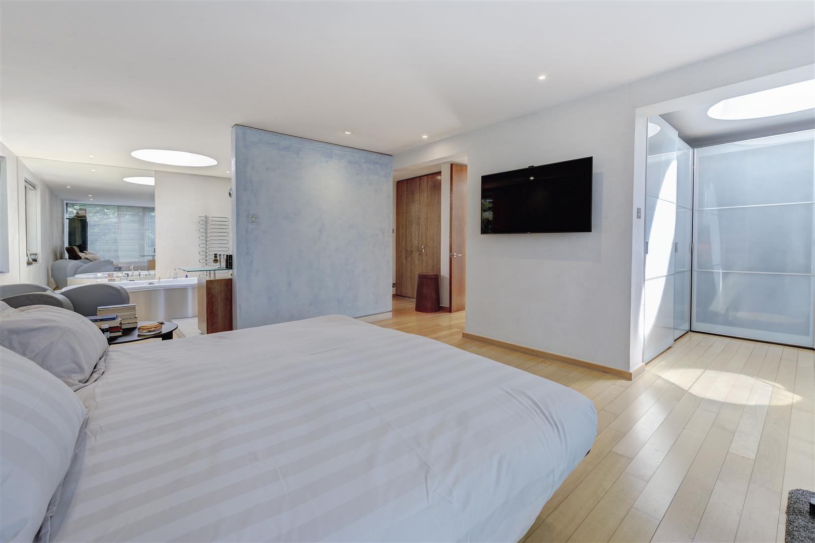 Spaniards End Hampstead NW3 7JG