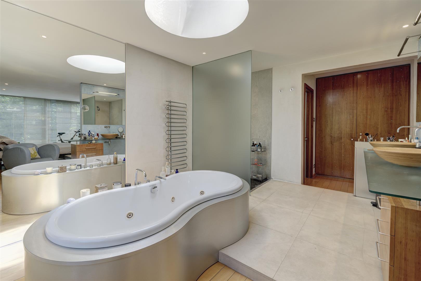 Spaniards End Hampstead NW3 7JG