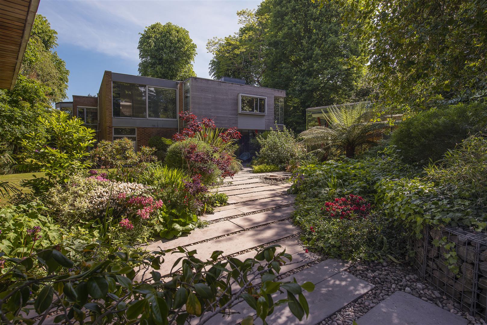 Spaniards End Hampstead NW3 7JG