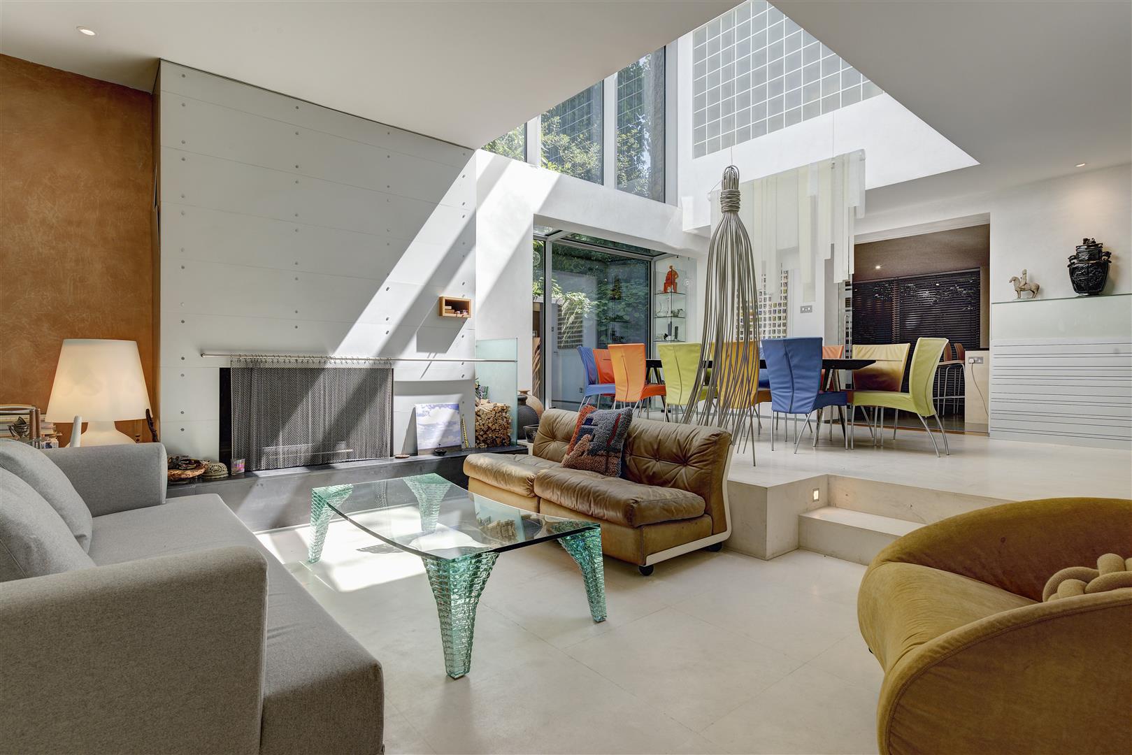 Spaniards End Hampstead NW3 7JG