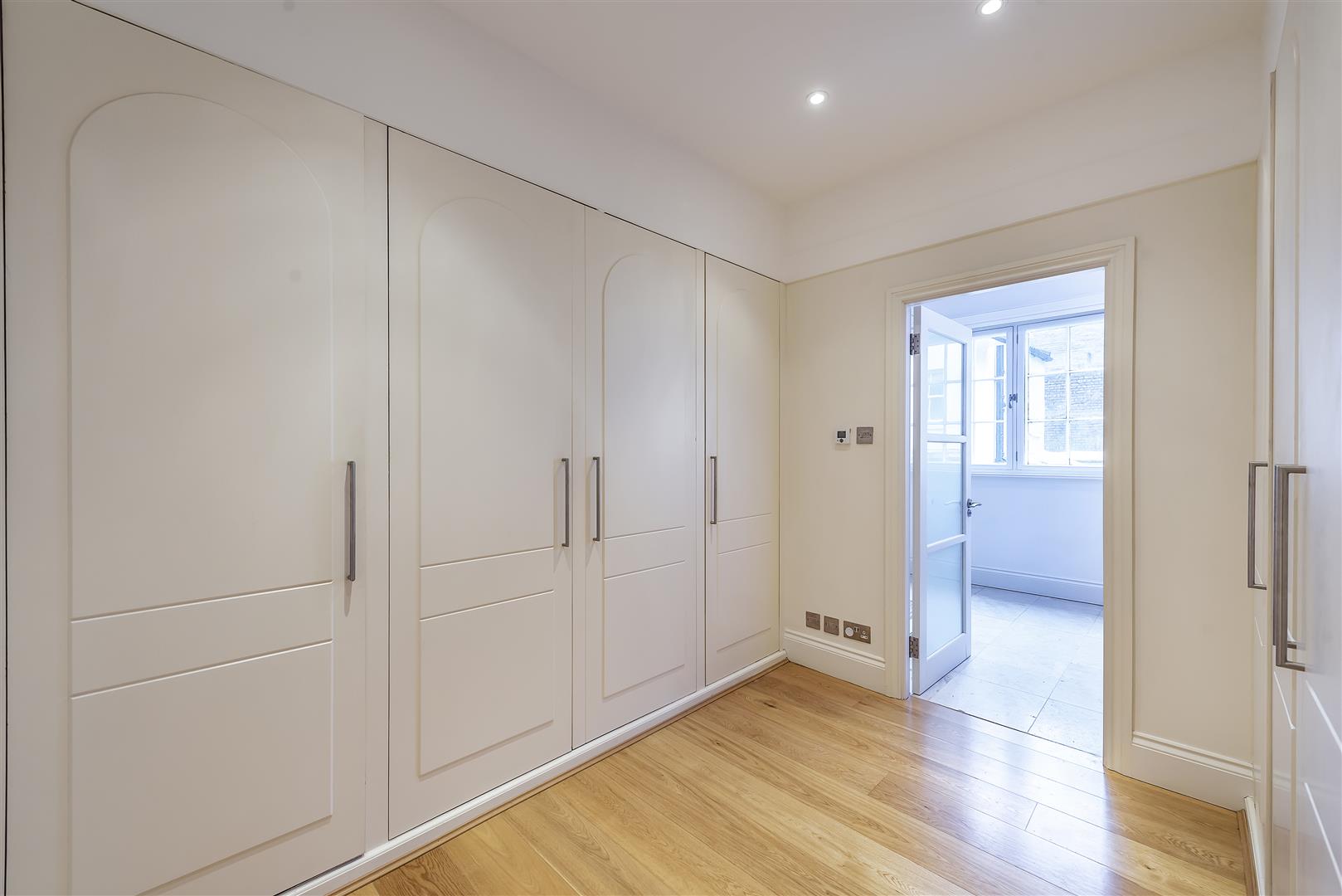 Frognal, Hampstead, NW3 6XX