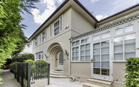 Frognal, Hampstead, NW3 6XX