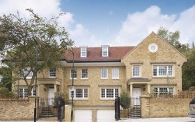 Frognal Hampstead NW3 6YA