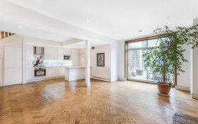 Hollycroft Avenue Hampstead NW3 7QL