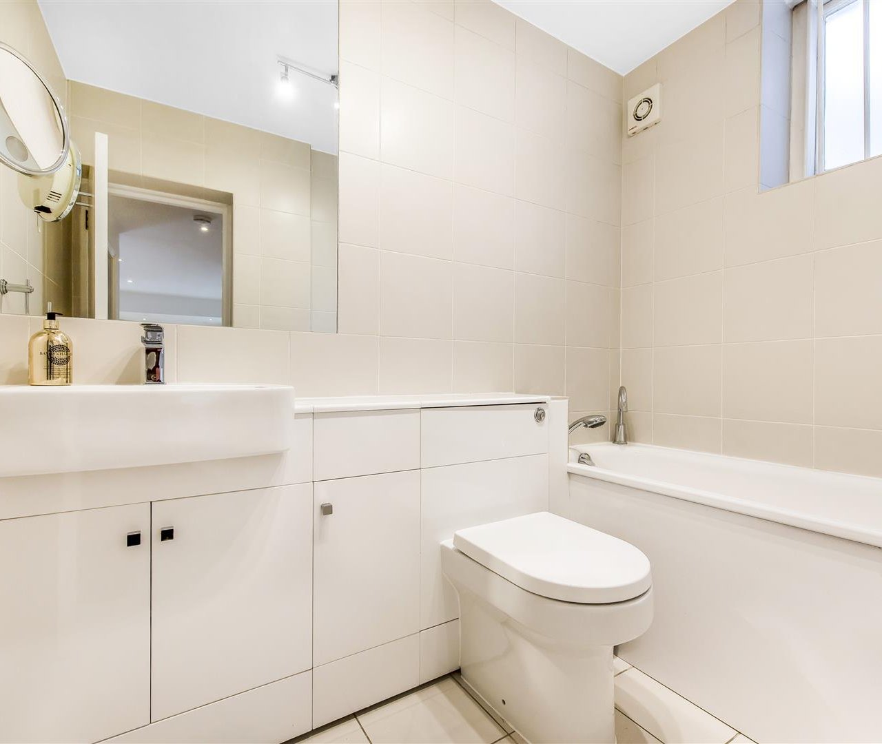 Hollycroft Avenue Hampstead NW3 7QL