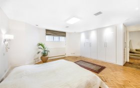 Hollycroft Avenue Hampstead NW3 7QL