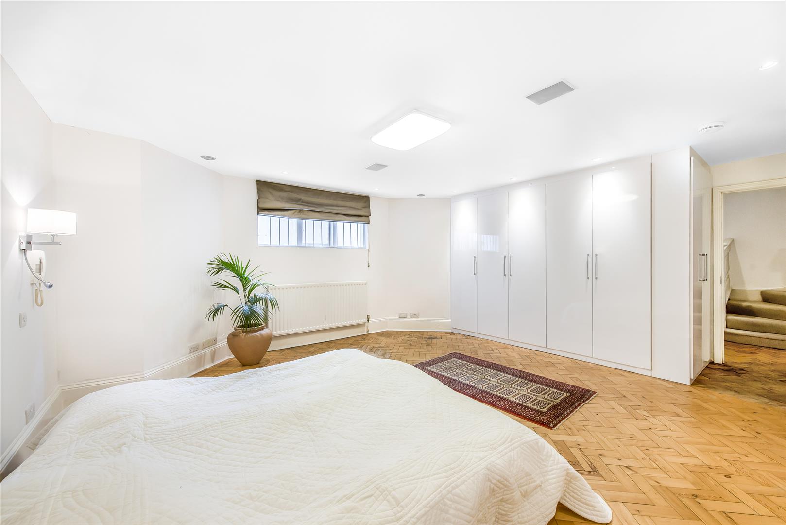 Hollycroft Avenue Hampstead NW3 7QL