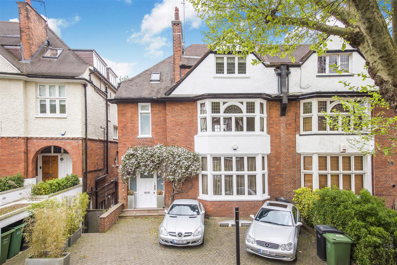 Hollycroft Avenue Hampstead NW3 7QL