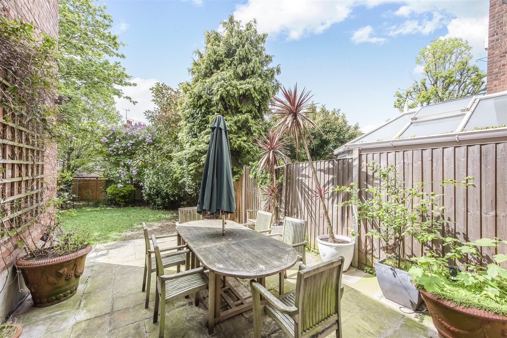 Hollycroft Avenue Hampstead NW3 7QL