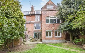 Hollycroft Avenue Hampstead NW3 7QL