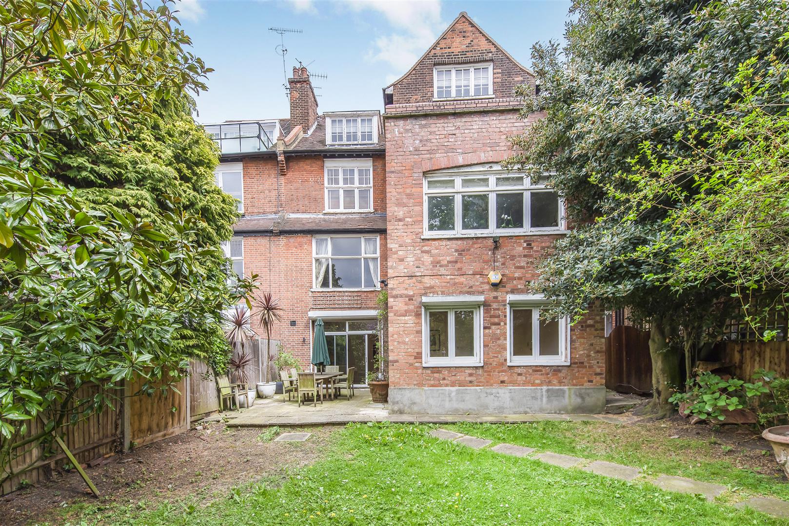 Hollycroft Avenue Hampstead NW3 7QL