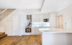 Hollycroft Avenue Hampstead NW3 7QL