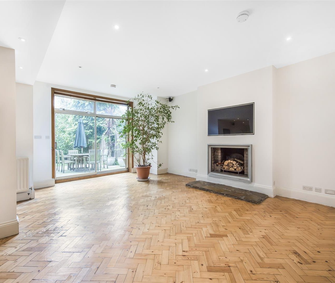 Hollycroft Avenue Hampstead NW3 7QL