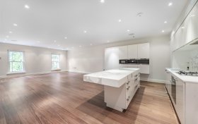 Netherhall Gardens Hampstead NW3 5RE