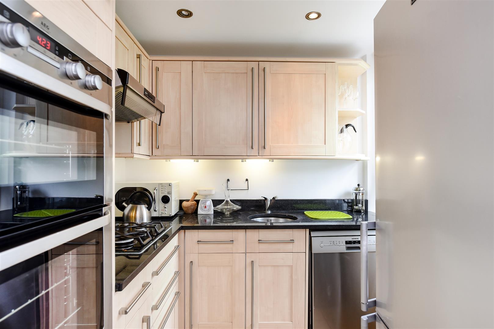 Frognal, Hampstead Village, NW3 6XX