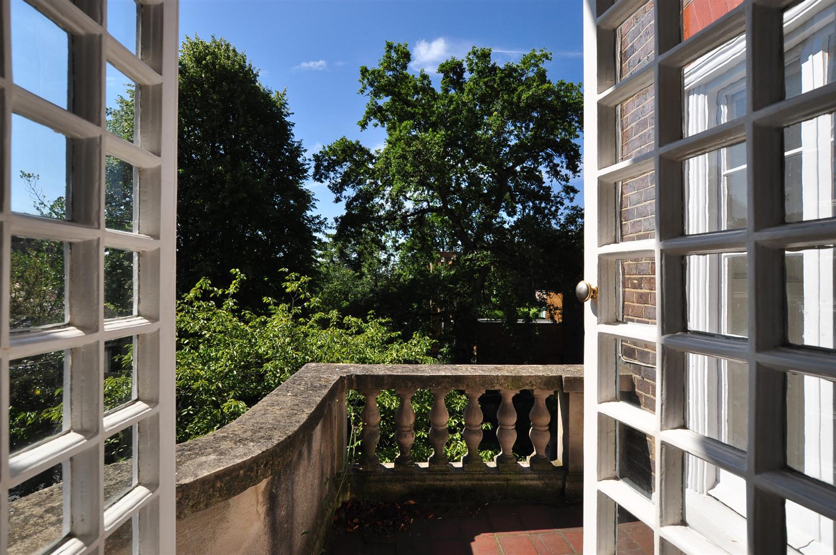 Frognal, Hampstead Village, NW3 6XX