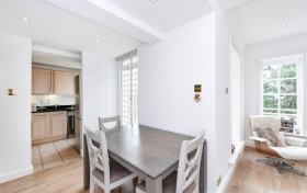 Frognal, Hampstead Village, NW3 6XX