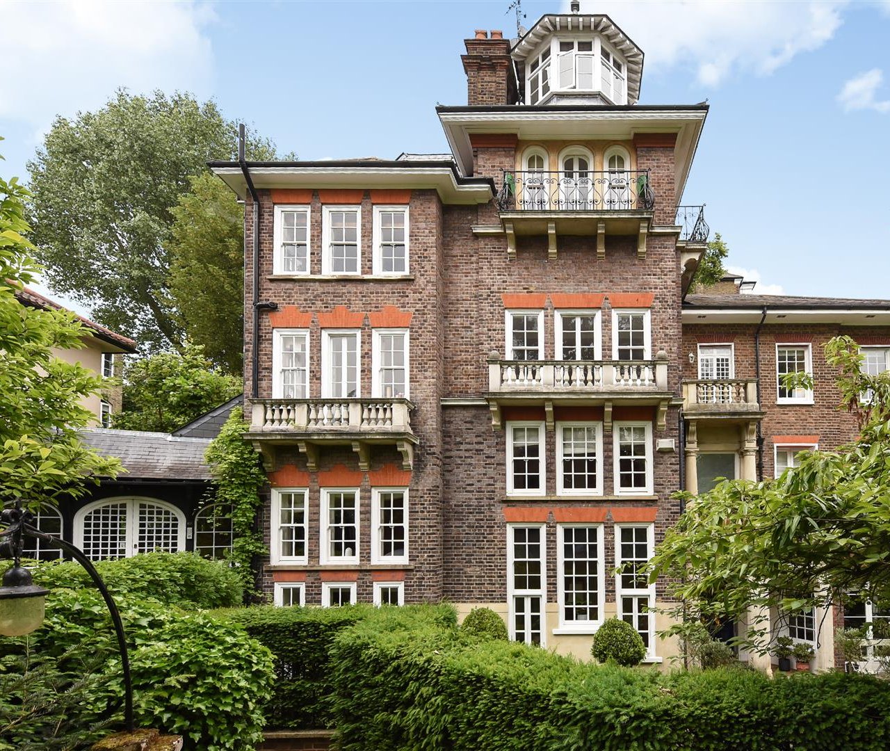 Frognal, Hampstead Village, NW3 6XX