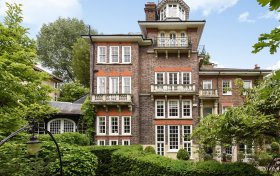 Frognal, Hampstead Village, NW3 6XX