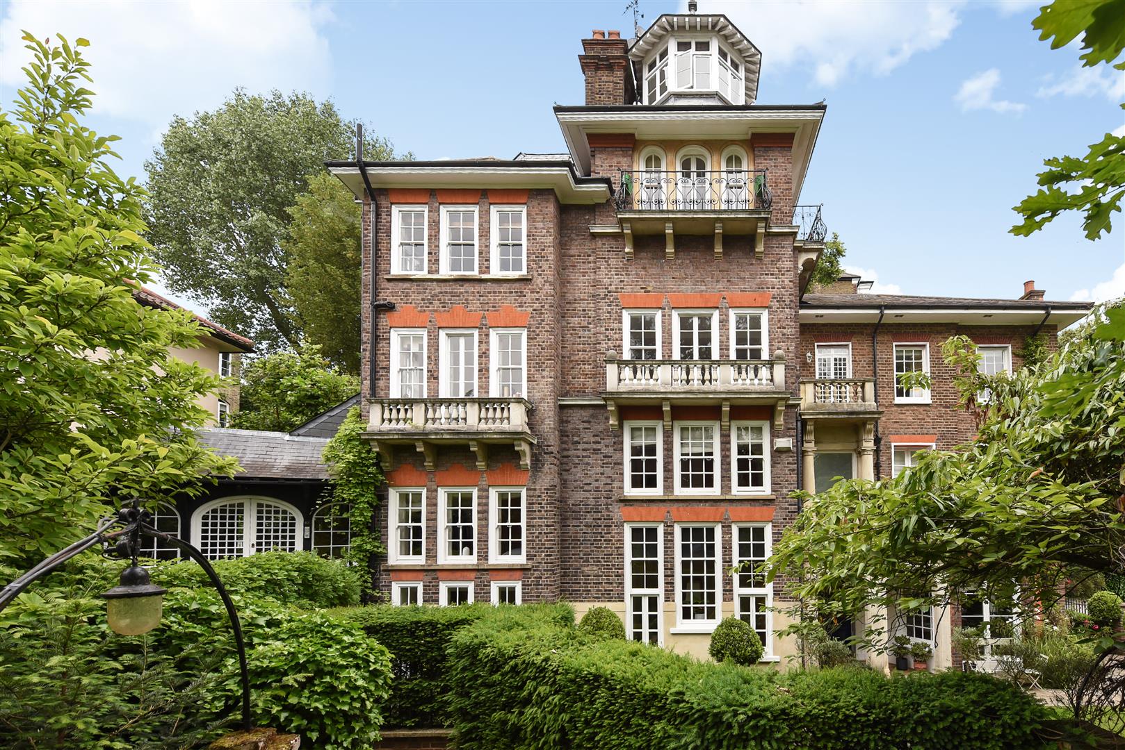 Frognal, Hampstead Village, NW3 6XX
