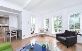 Frognal, Hampstead Village, NW3 6XX