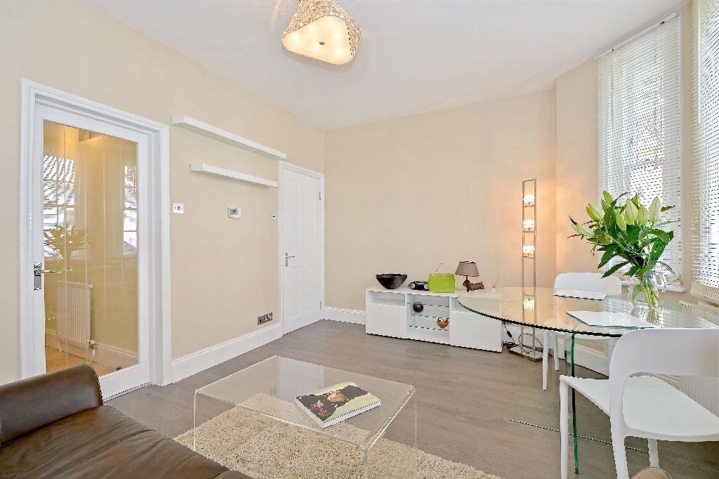 New End, Hampstead, NW3 1HT
