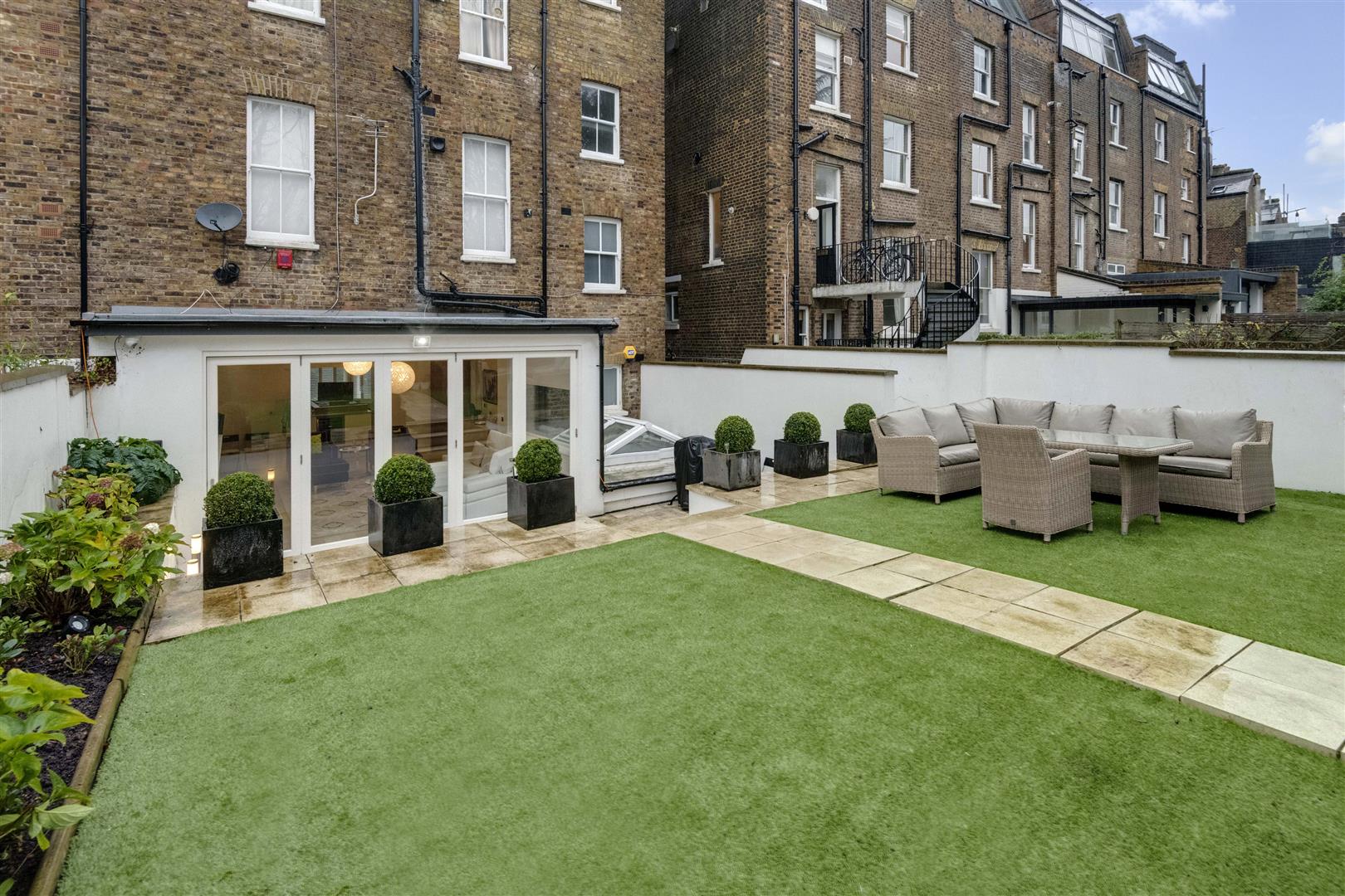 Garden Flat, South Hill Park Hampstead Heath NW3 2SS