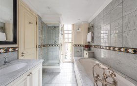 Frognal Rise Hampstead Village NW3 6PZ