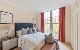 Frognal Rise Hampstead Village NW3 6PZ