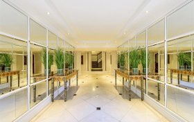 Frognal Rise Hampstead Village NW3 6PZ