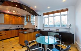 Maryon Mews, London, NW3 2PU