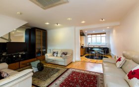 Maryon Mews, London, NW3 2PU
