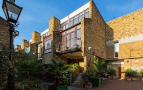 Maryon Mews, London, NW3 2PU