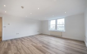 Fitzjohns Avenue Hampstead NW3 5JY