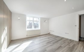 Fitzjohns Avenue Hampstead NW3 5JY