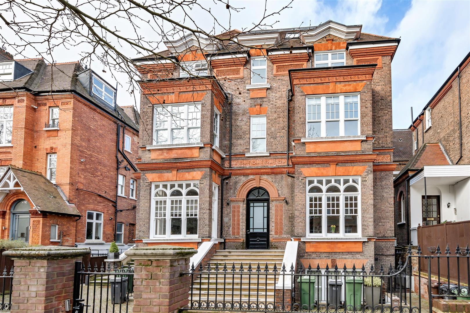 Fitzjohns Avenue Hampstead NW3 5JY