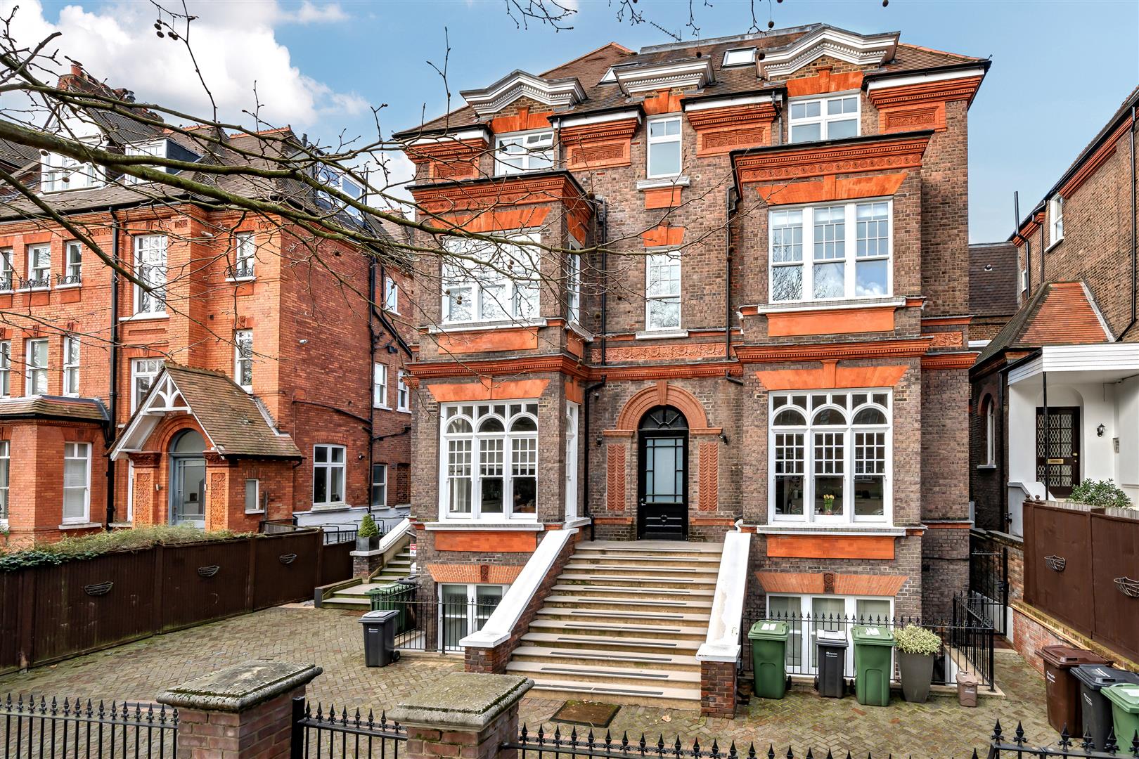 Fitzjohns Avenue Hampstead NW3 5JY