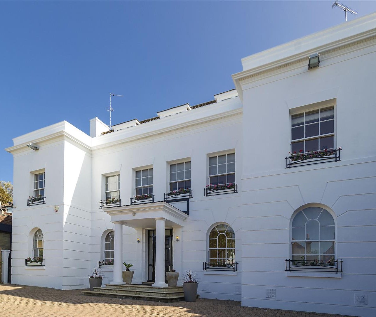 West Heath Road Hampstead NW3 7TN