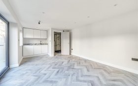 Garden Apartment, Pennine Drive Golders Green Estate NW2 1NR