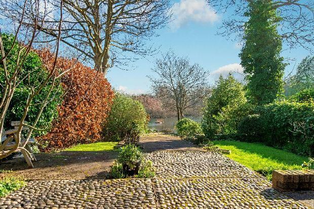 Vale Of Health Hampstead NW3 1AP